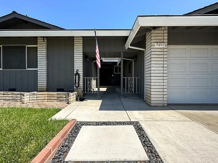 3 bed, 2.0 bath, 1708 sqft, $3,945 — Photo 3