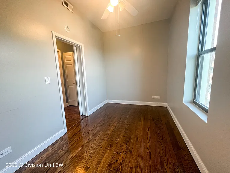 2056 W Division St — Photo 10