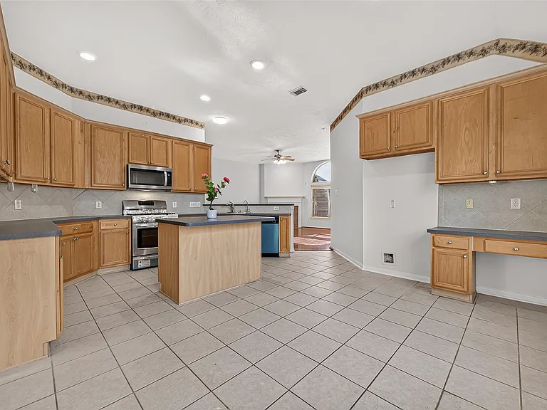 10802 Warner Hollow Ct — Photo 13