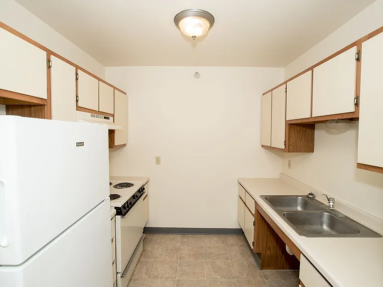 Hickory Drive and Pinecrest Apartments — Photo 77