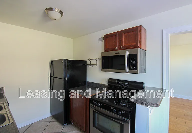 180 Line St #A — Photo 7