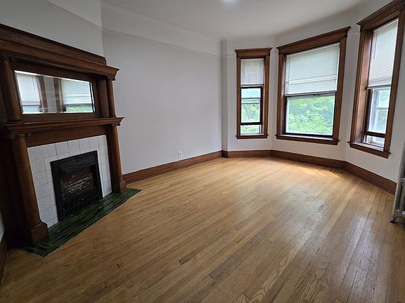 4th image of 3710 N Lakewood Ave #2
