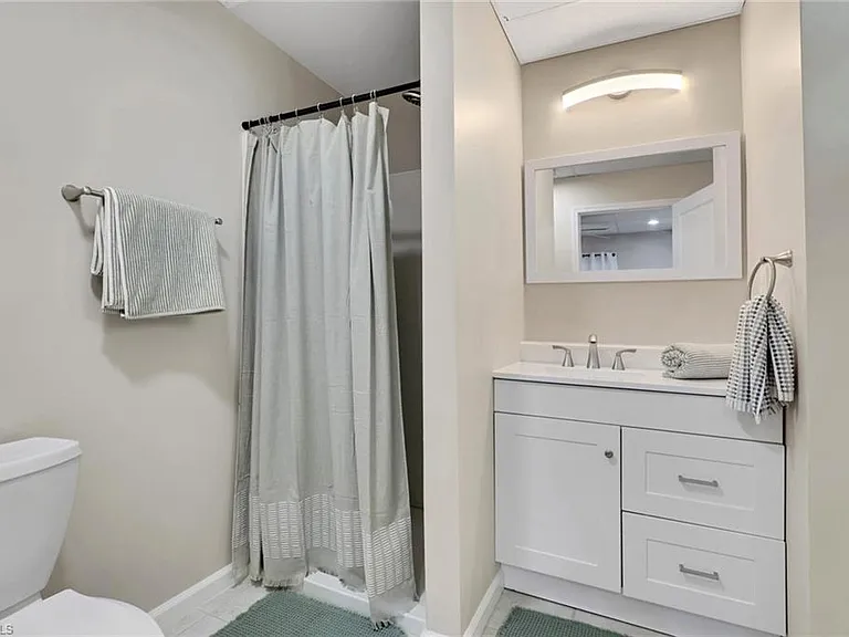 1282 Belaire Ct W — Photo 31