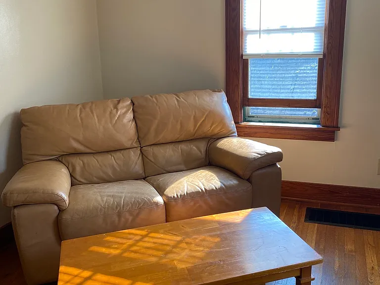 121 E Falls St — Photo 4