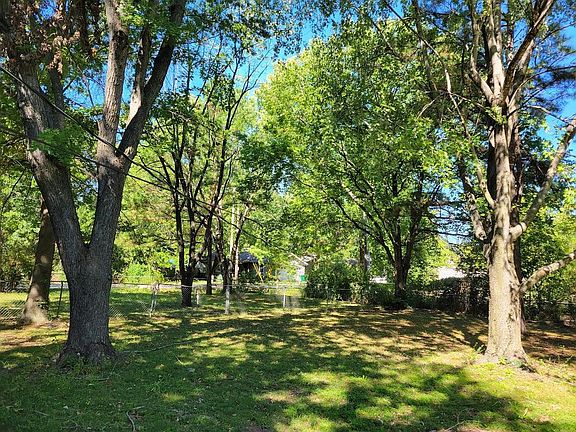 132 & 136 Glen St. Back Yards Facing Northwest