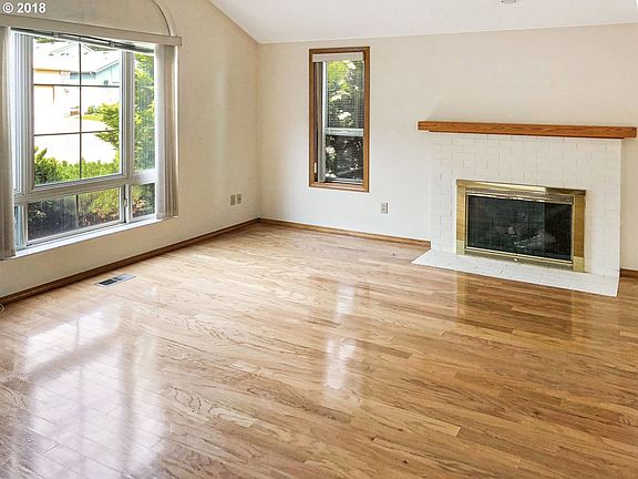 2nd image of 3205 SE Baypoint Dr