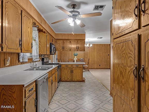 3rd image of 200 Cheyenne Cir