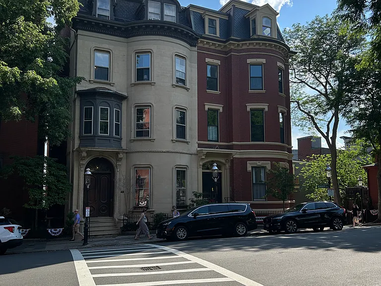 49 Monument Sq #4 — Photo 1