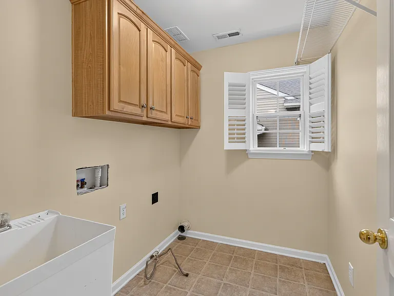 17222 Westmill Ln — Photo 22