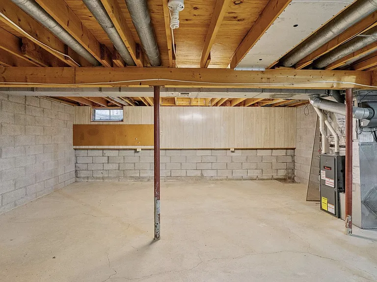 169 Williamsburg Ct — Photo 29