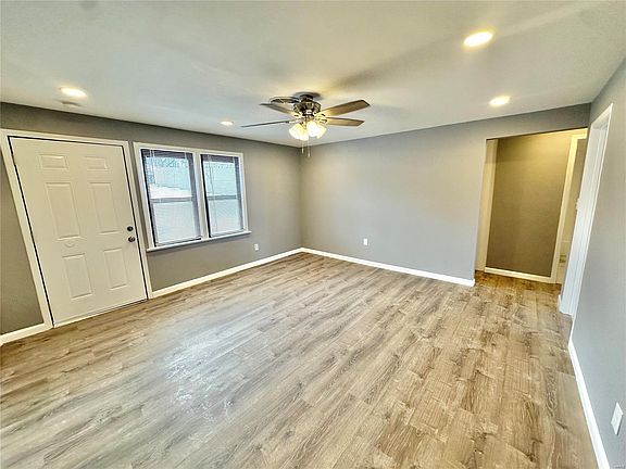 3rd image of 5220 Lakewood Ave