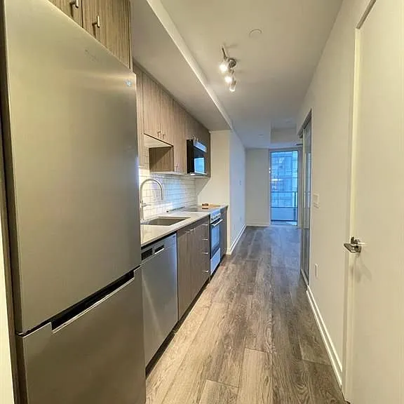 5 Wellington St S — Photo 6