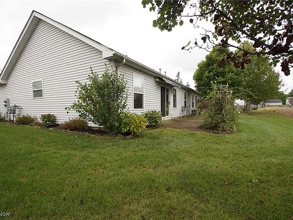 3rd image of 102 Reserve Cir