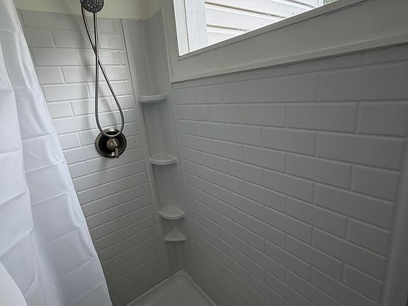 4th image of 202 Mayfield Dr