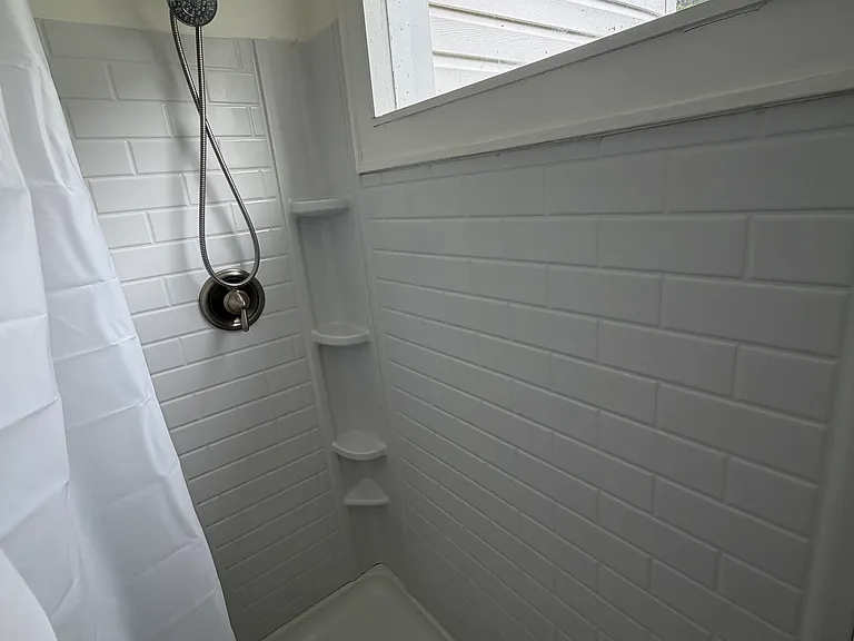 202 Mayfield Dr — Photo 4