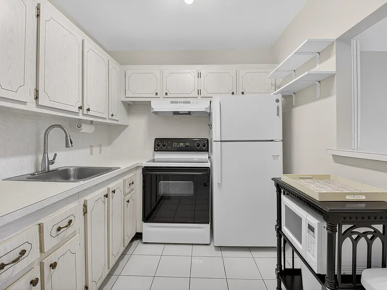 474 Mansfield Dr #L — Photo 4