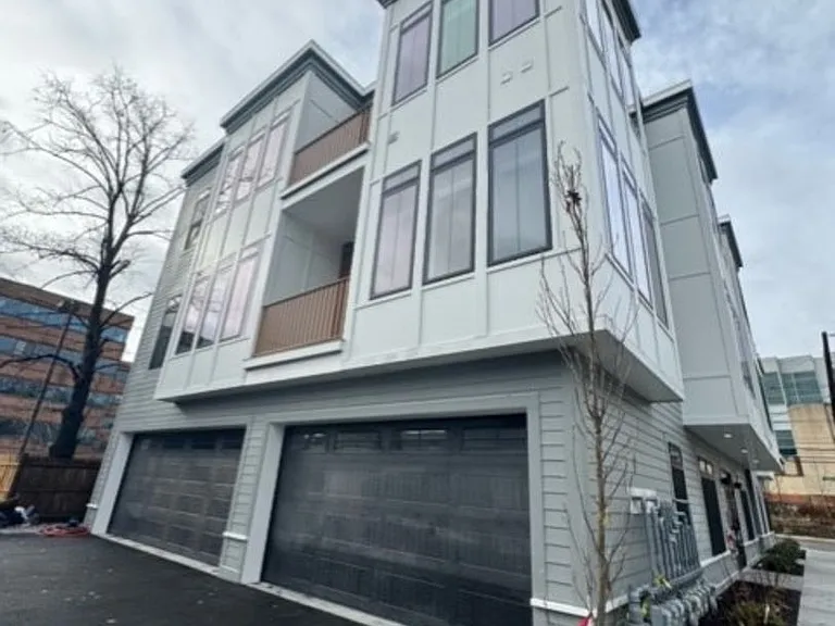 151 Everett St #30 — Photo 19