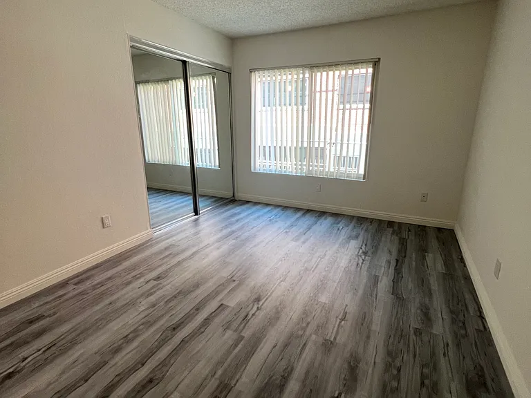 10911 Rochester Ave #105 — Photo 4