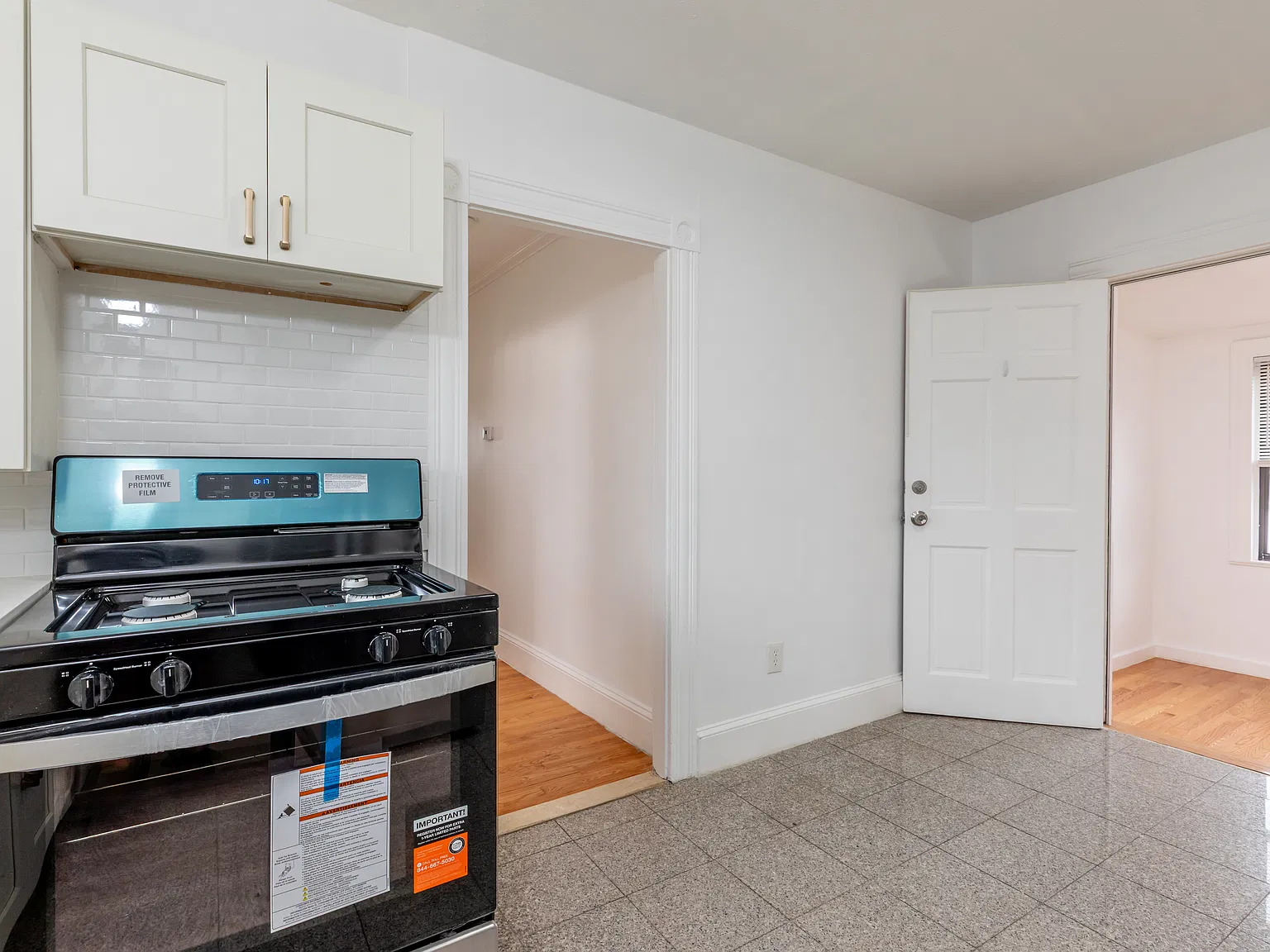 3 bed, 1300 sqft, $3,100 — Photo 2