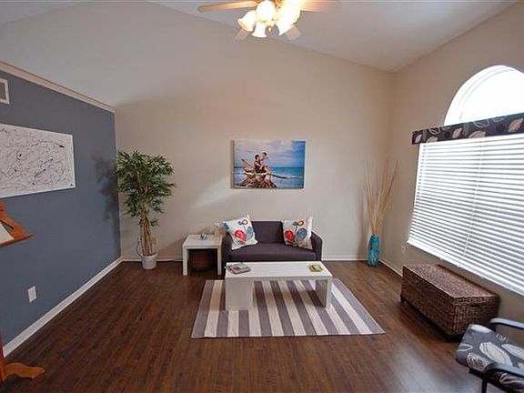 2nd image of 1513 Farrington Dr
