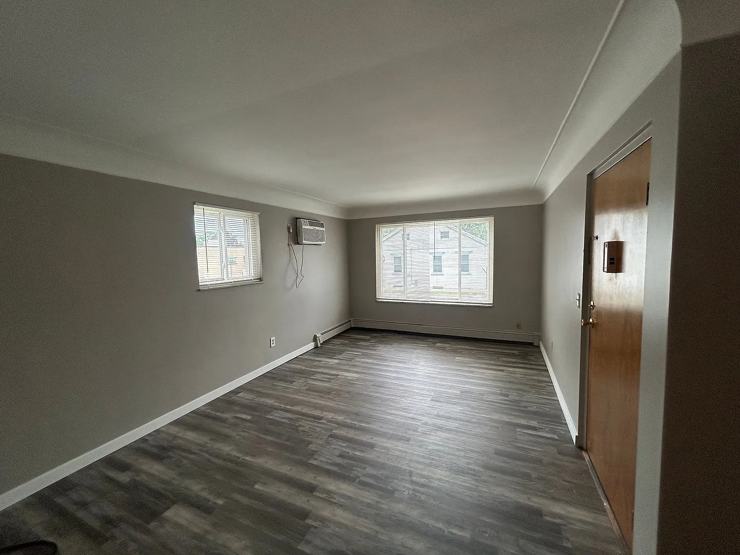 325 Pike St — Photo 3