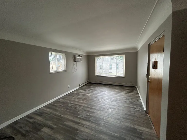 325 Pike St — Photo 3