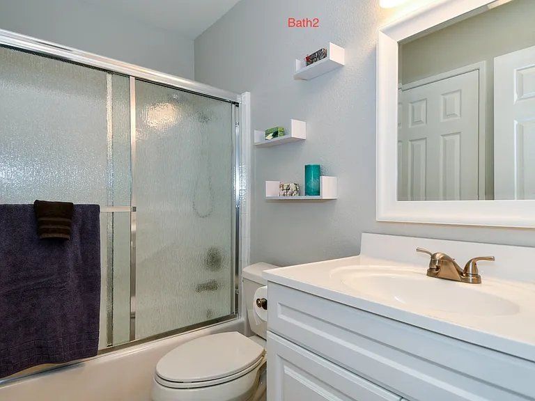 Bathroom 2 - independent full bath in hallway