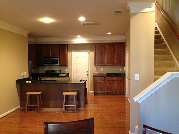 3rd image of 8051 Crescent Park Dr