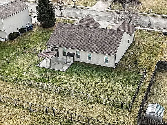 Beautiful yard w/irrigation