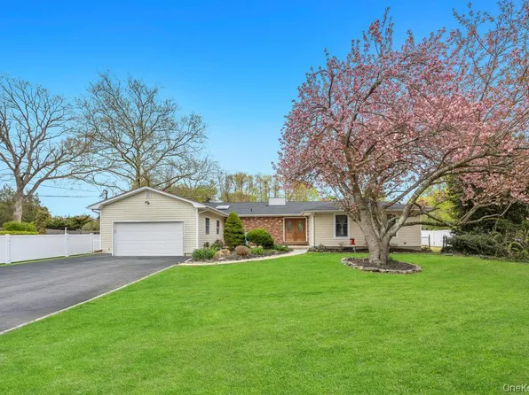 408B Lenox Rd, Huntington Station, NY 11746