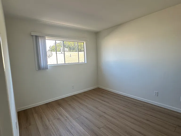 1421 Amherst Ave #5 — Photo 7
