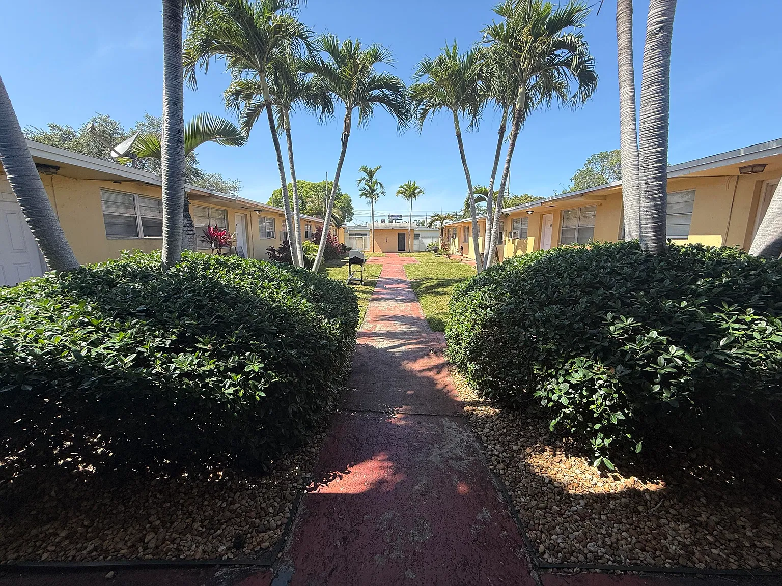 1 bed, 1.0 bath, 7684 sqft, $1,349 — Photo 3