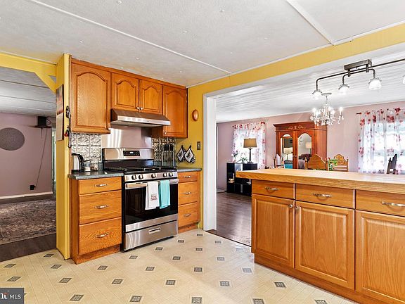 3rd image of 295 Greenbriar Rd