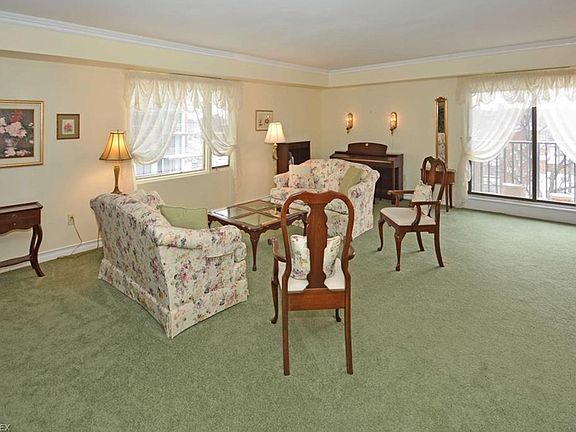 3rd image of 12500 Edgewater Dr APT 601