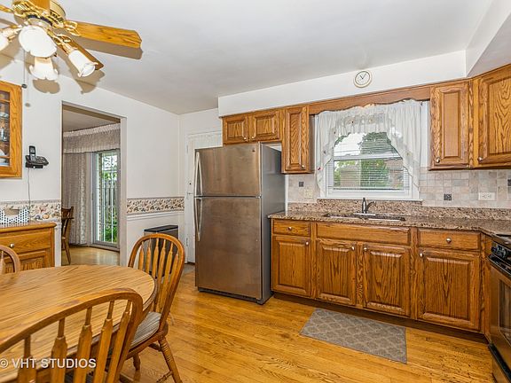 4th image of 10317 Long Ave