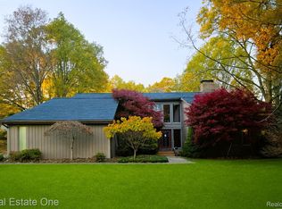 1065 Manderly Dr, Milford, MI 48381