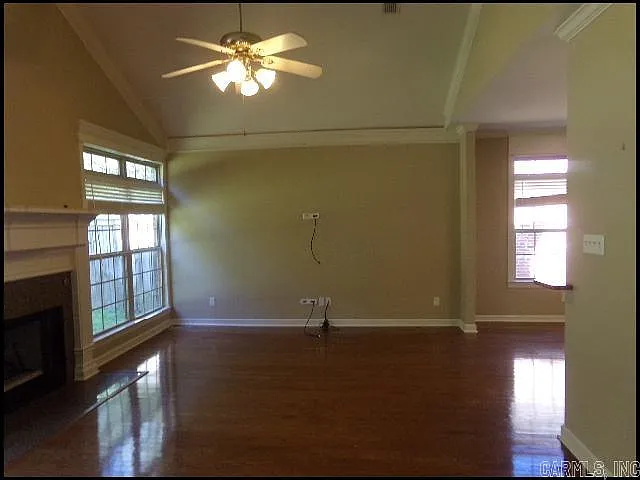 4 bed, 2.5 bath, 3100 sqft, $2,850 — Photo 2