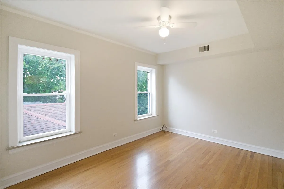 3 bed, 1.5 bath, 1800 sqft, $2,400 — Photo 3
