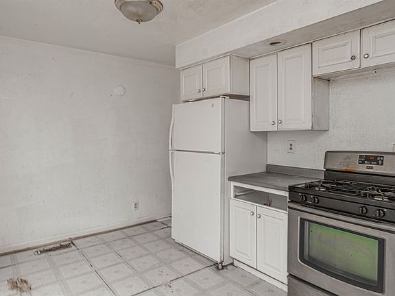 5th image of 1120 Ogilby Rd