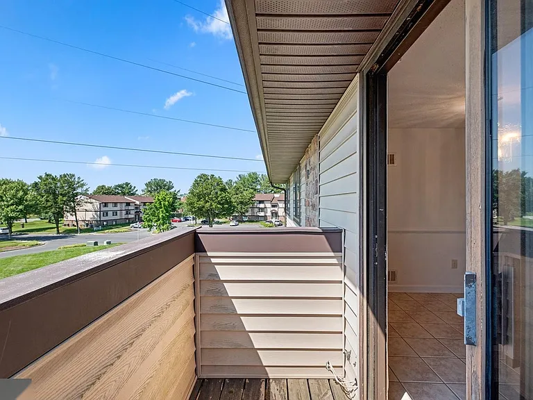 701 Heather Ridge Dr #J — Photo 14
