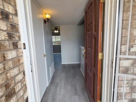 3rd image of 2828 Carmel Dr