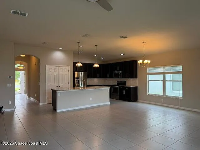 3 bed, 2.0 bath, 1789 sqft, $2,600 — Photo 4