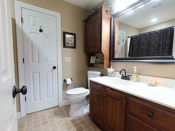 Primary/downstairs bath
