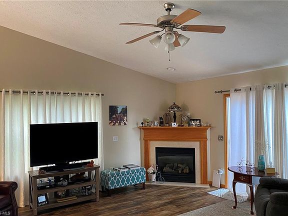 5th image of 1131 Chaucer Cir
