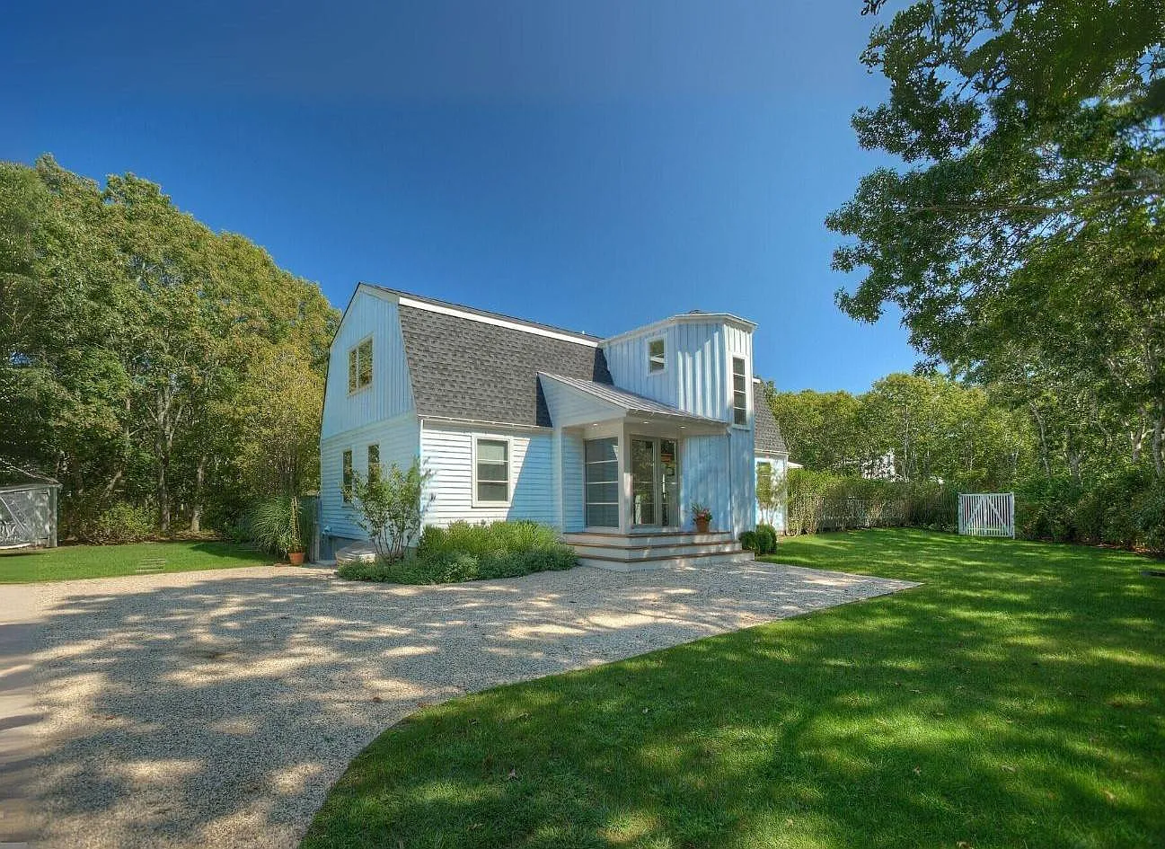 Modern Barn Sagaponack Summer — Photo 1