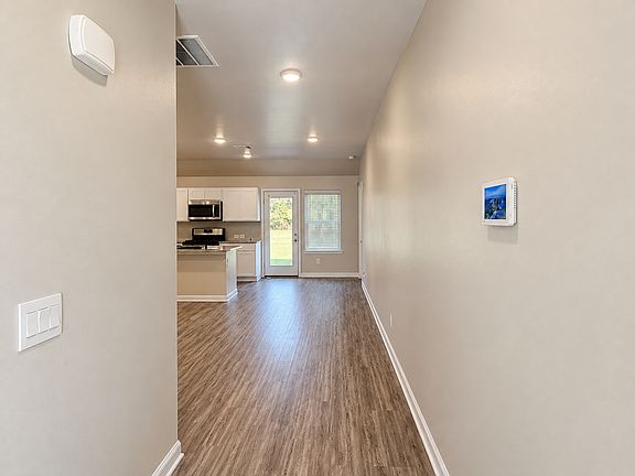 5th image of 3352 Fountain View Ave