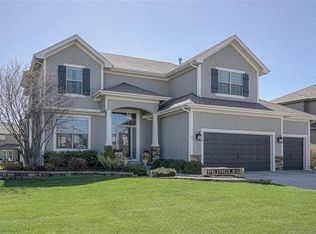 16455 S Locust St, Olathe, KS 66062