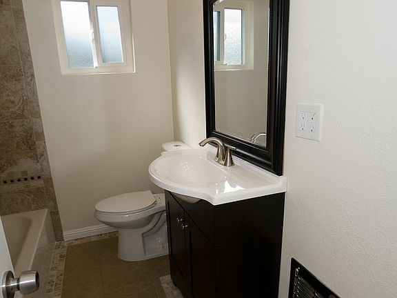 4th image of 813 N Midway Dr