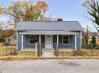 303 Victor St, Eden, NC 27288