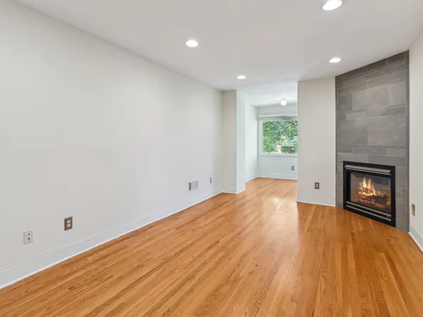 8 Carroll Place image 3 of 21